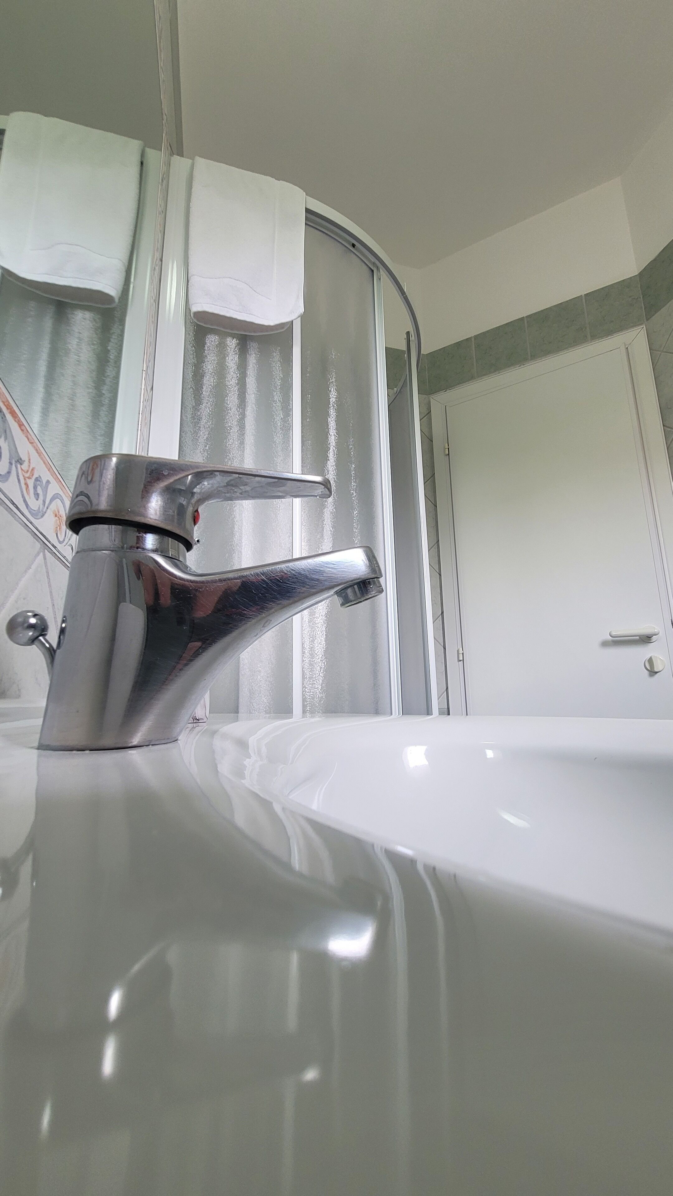 shower, free toiletries, hair dryer, bidet