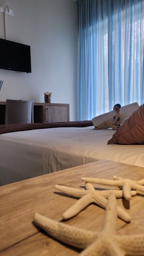 Klassieke kamer, 1 twee- of 2 eenpersoonsbedden, 1 queensize bed | Italiaanse Frette-lakens, luxe beddengoed, een kluis op de kamer