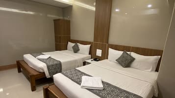 Family Room, 1 Double Bed, Smoking, City View | Premium bedding, in-room safe, desk, soundproofing