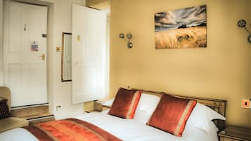 Kahden hengen comfort-huone, 1 parisänky, tupakointi kielletty | Yksilöllisesti sisustettu, ilmainen Wi-Fi, vuodevaatteet