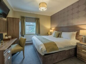 In-room safe, desk, iron/ironing board, free WiFi - Hotel Miramar (Bournemouth)