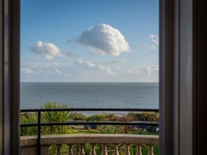 In-room safe, desk, iron/ironing board, free WiFi - Hotel Miramar (Bournemouth)