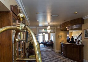 Check-in/check-out kiosk