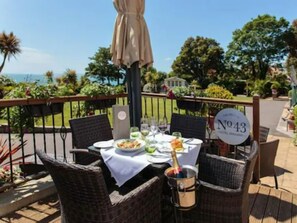 Dinner served - Hotel Miramar (Bournemouth)