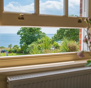 In-room safe, desk, iron/ironing board, free WiFi - Hotel Miramar (Bournemouth)