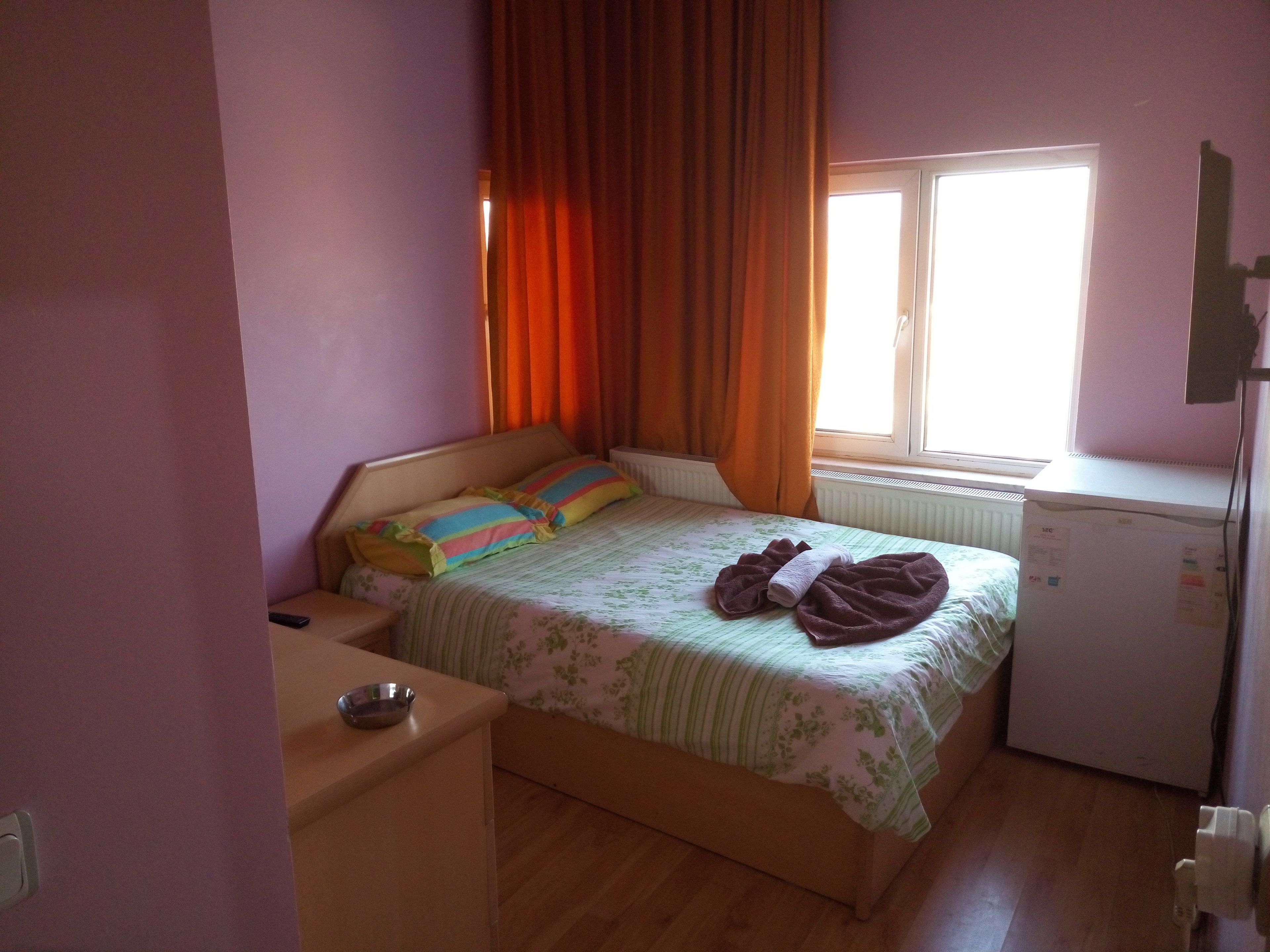 Habitación doble | Ropa de cama de alta calidad, escritorio y wifi gratis 