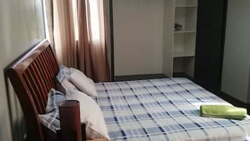 3 bedrooms, desk, iron/ironing board, free WiFi