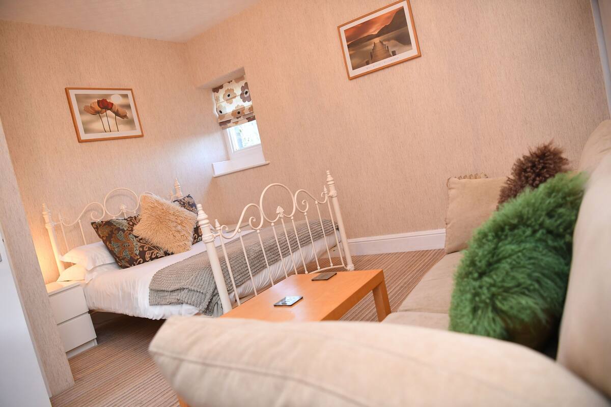 Iron/ironing board, free WiFi