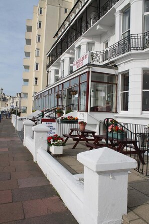 Terrace/patio - The Glastonbury Hotel (Eastbourne)