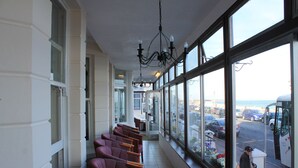 Lobby - The Glastonbury Hotel (Eastbourne)