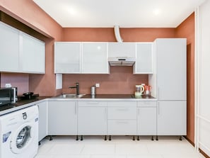 Fridge, microwave, stovetop, electric kettle