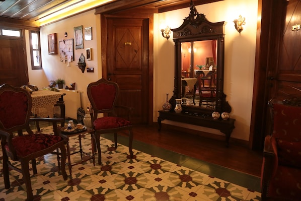 Quầy tiếp tân