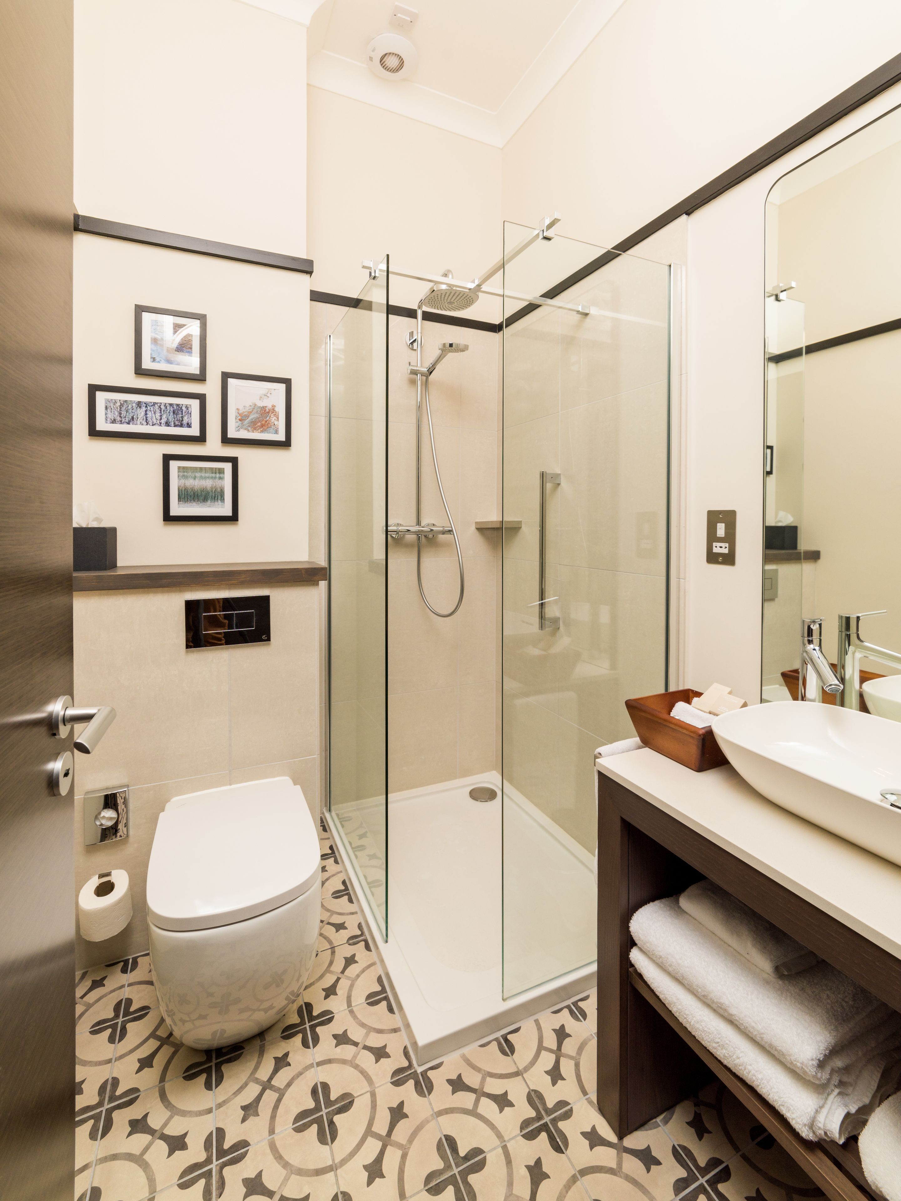 shower, rainfall showerhead, free toiletries, hair dryer