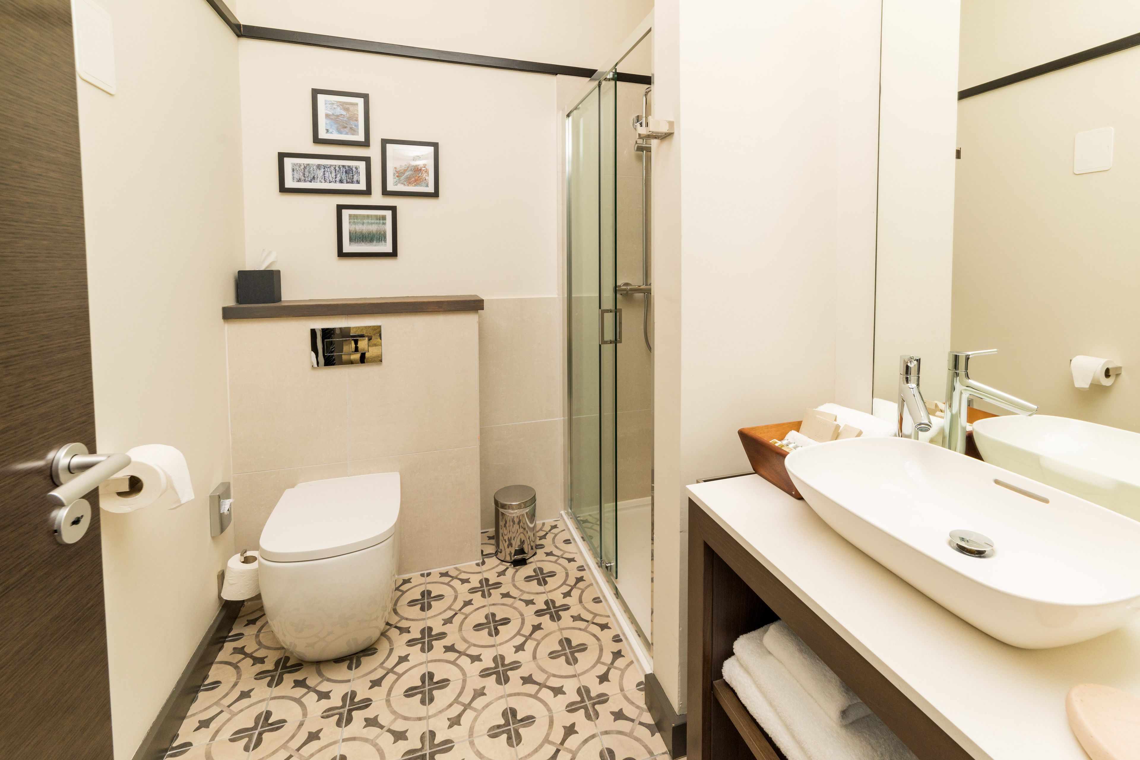 shower, rainfall showerhead, free toiletries, hair dryer