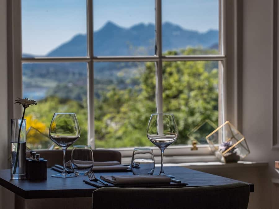 Petit déjeuner complet (17.40 GBP par personne)