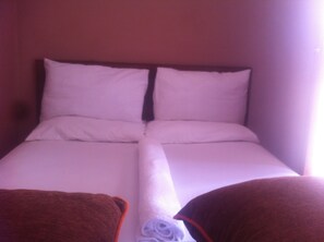 标准房 | 办公桌、折叠床/加床（额外收费）