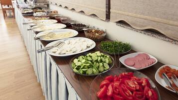 Frokostbuffé hver dag (EUR 7 per person)