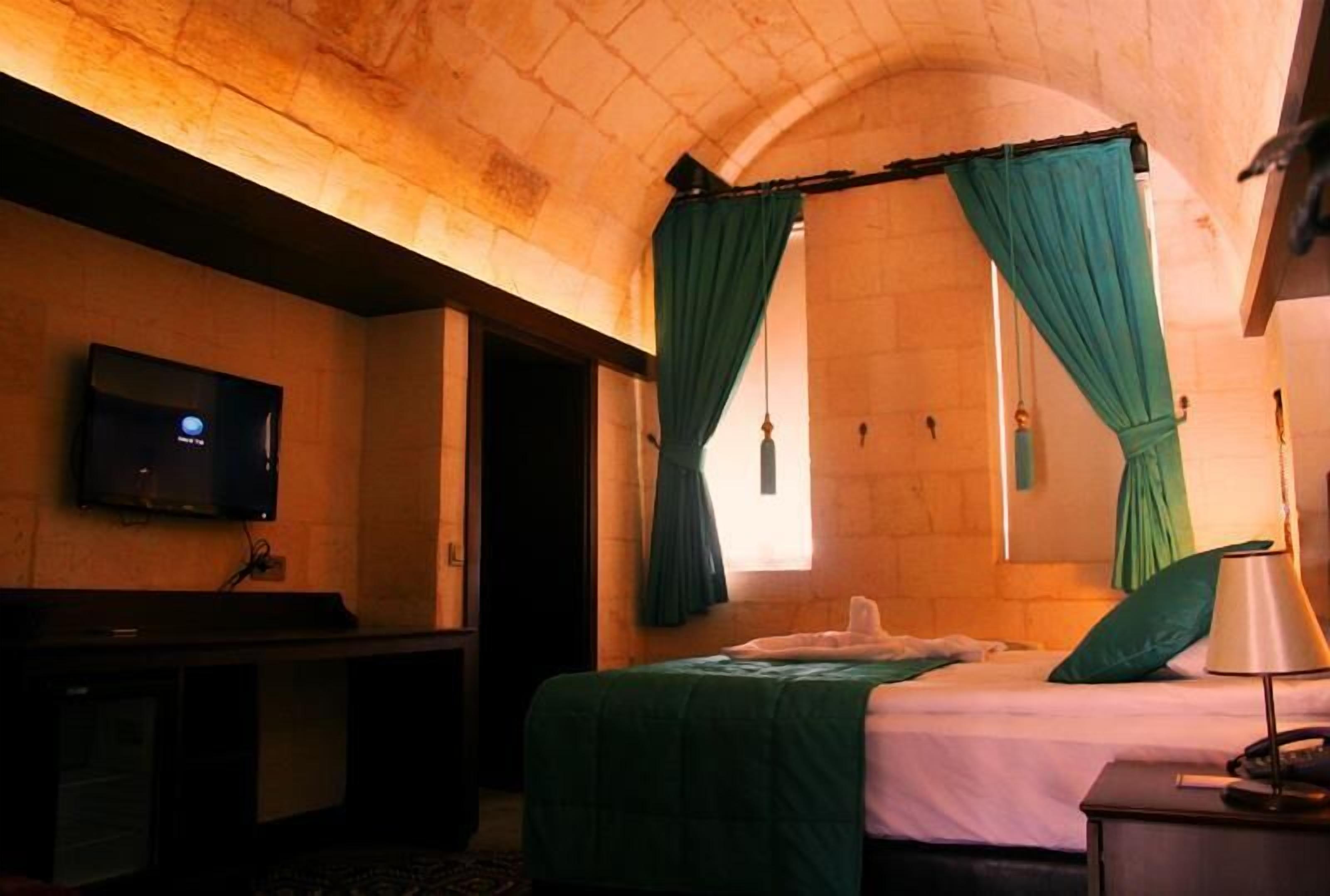 standard single room | minibar, in-room safe, desk, soundproofing