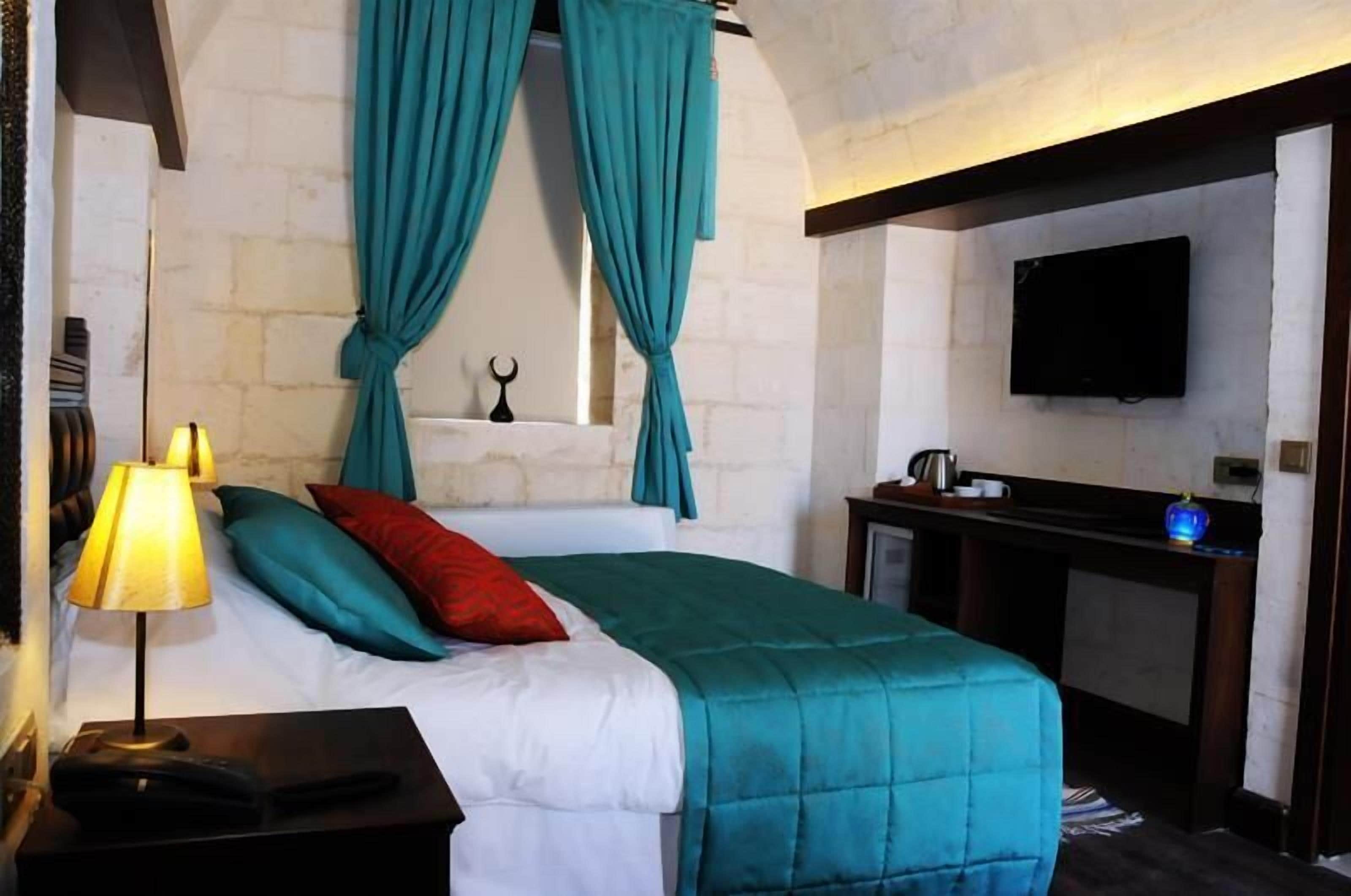 standard single room | minibar, in-room safe, desk, soundproofing