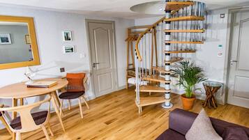 The Cottage | Schreibtisch, BĂŒgeleisen/BĂŒgelbrett, kostenloses WLAN, BettwĂ€sche