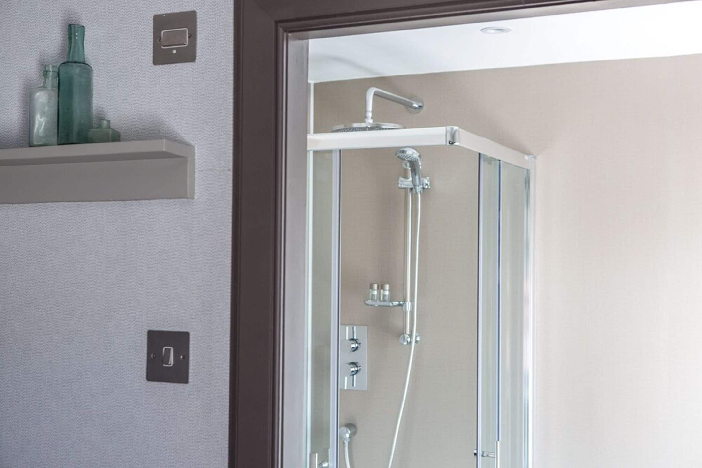 basic room, 1 double bed, harbour view | bathroom | free toiletries, hair dryer, slippers, towels