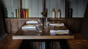 Bữa sáng đầy đủ hàng ngày (17.50 GBP/mỗi người)