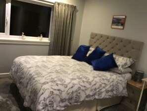 Premium bedding, iron/ironing board, free WiFi, bed sheets
