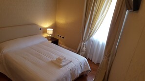 ตู้นิรภัยในห้องพัก, โต๊ะทำงาน, Wi-Fi ฟรี