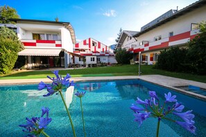 Outdoor pool - Jugendhotel Egger (Villach)