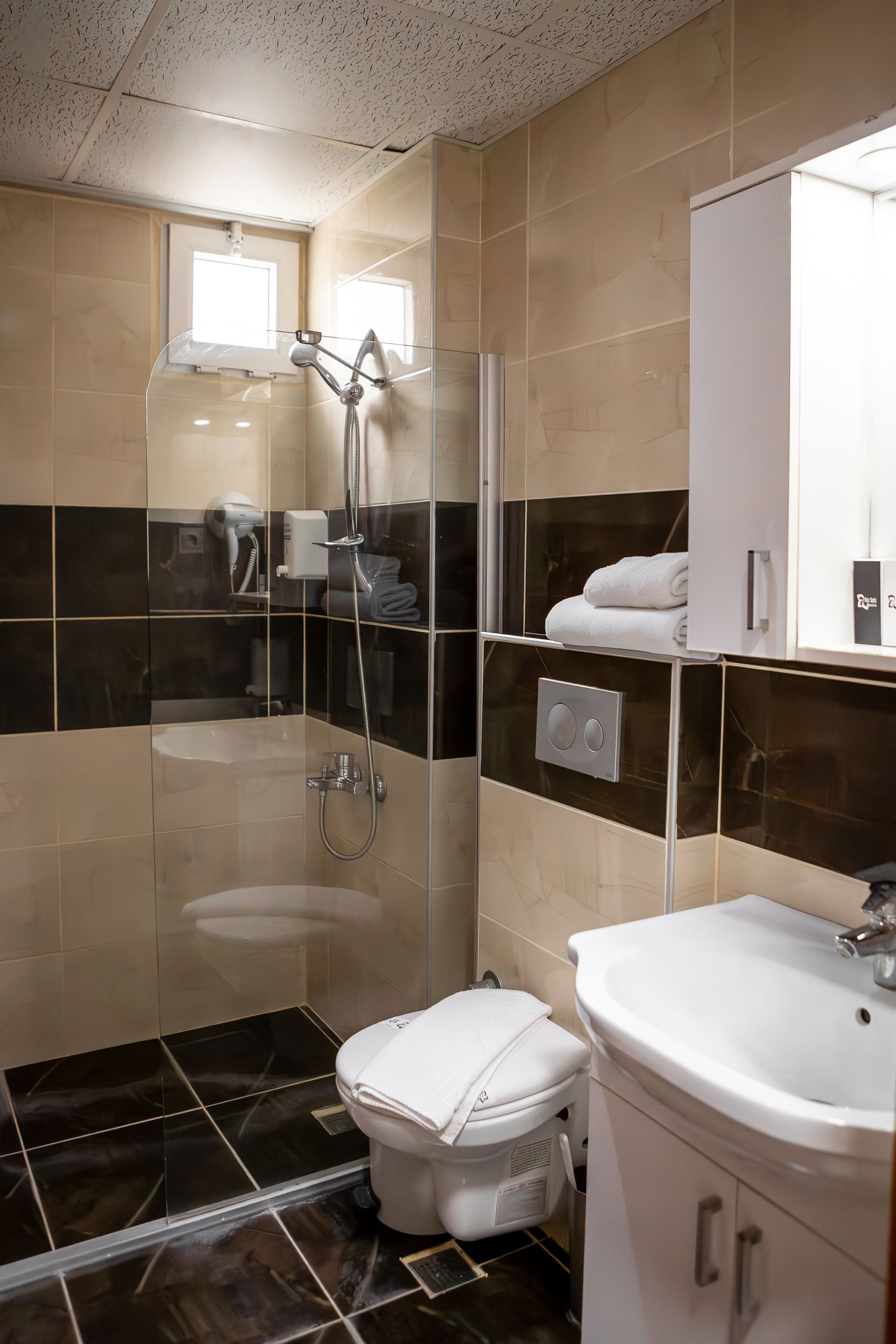 shower, free toiletries, towels