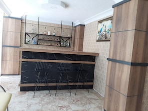 2 Bars/Lounges, Poolbar, Strandbar