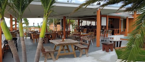 Breakfast, lunch, dinner served; local and international cuisine