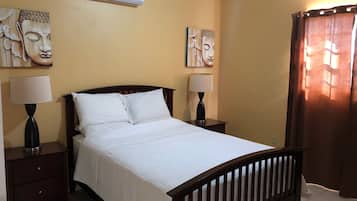 Comfort Single Room, 1 Queen Bed, Accessible, Refrigerator | Premium bedding, individually decorated, blackout drapes, free WiFi