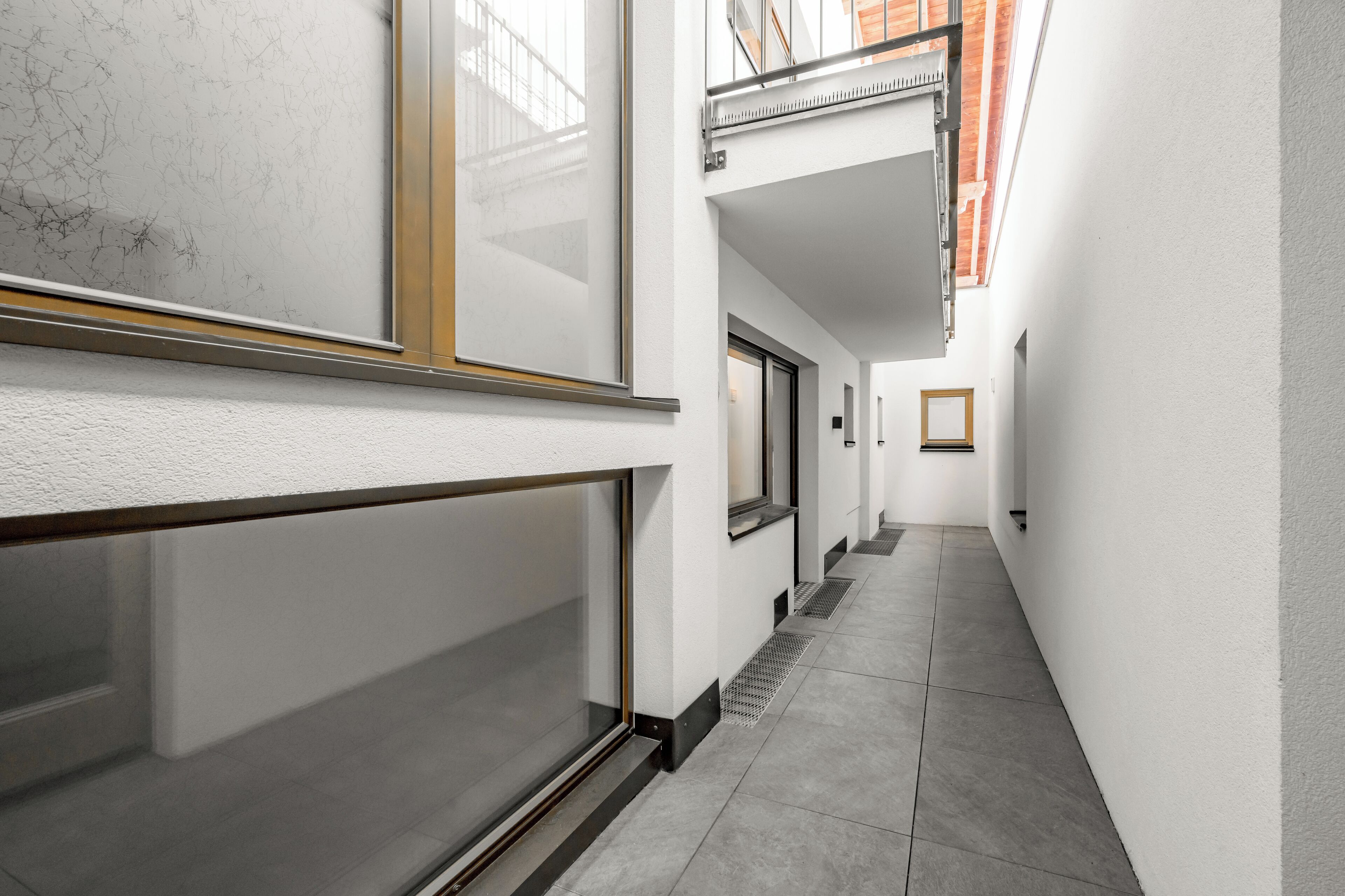 double room (budget) | in-room safe, desk, soundproofing, free cots/infant beds