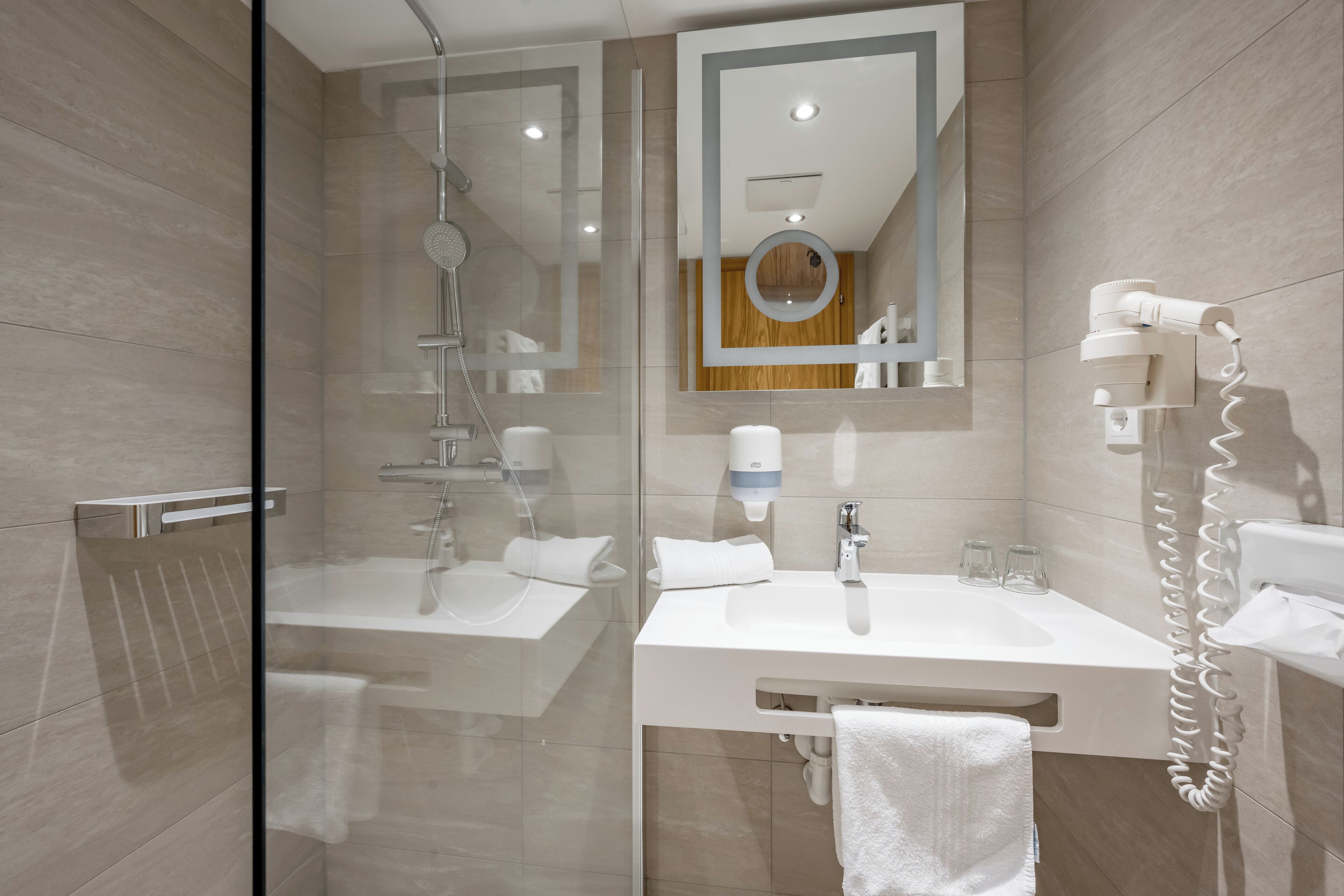 apartment (up to 2 people , ap. 1/5/8) | bathroom | hair dryer, towels