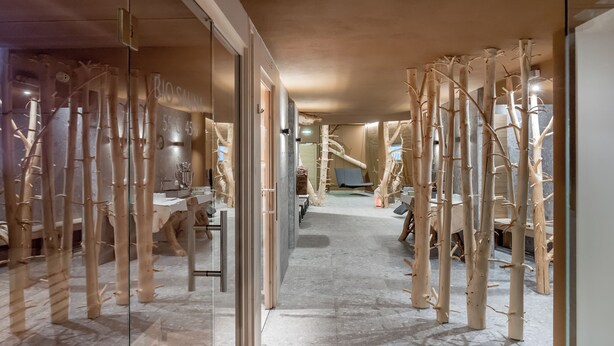 A modern interior with bamboo decor, a visible reception desk, and a staircase in the background. - Apart Hotel Garni Wieser - Sölden (Soelden)
