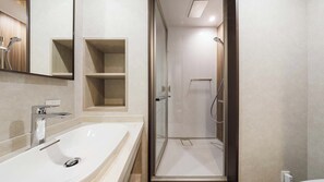 Hair dryer, slippers, electronic bidet, towels - JR-East Hotel Mets Shibuya (Tokyo)