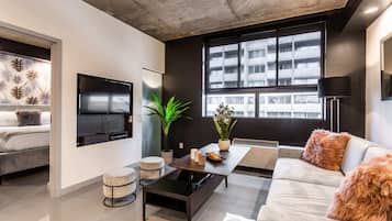 Double Room, 1 Bedroom (404) | Living room | Flat-screen TV