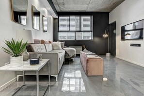 1 Schlafzimmer, hochwertige Bettwaren, individuell dekoriert