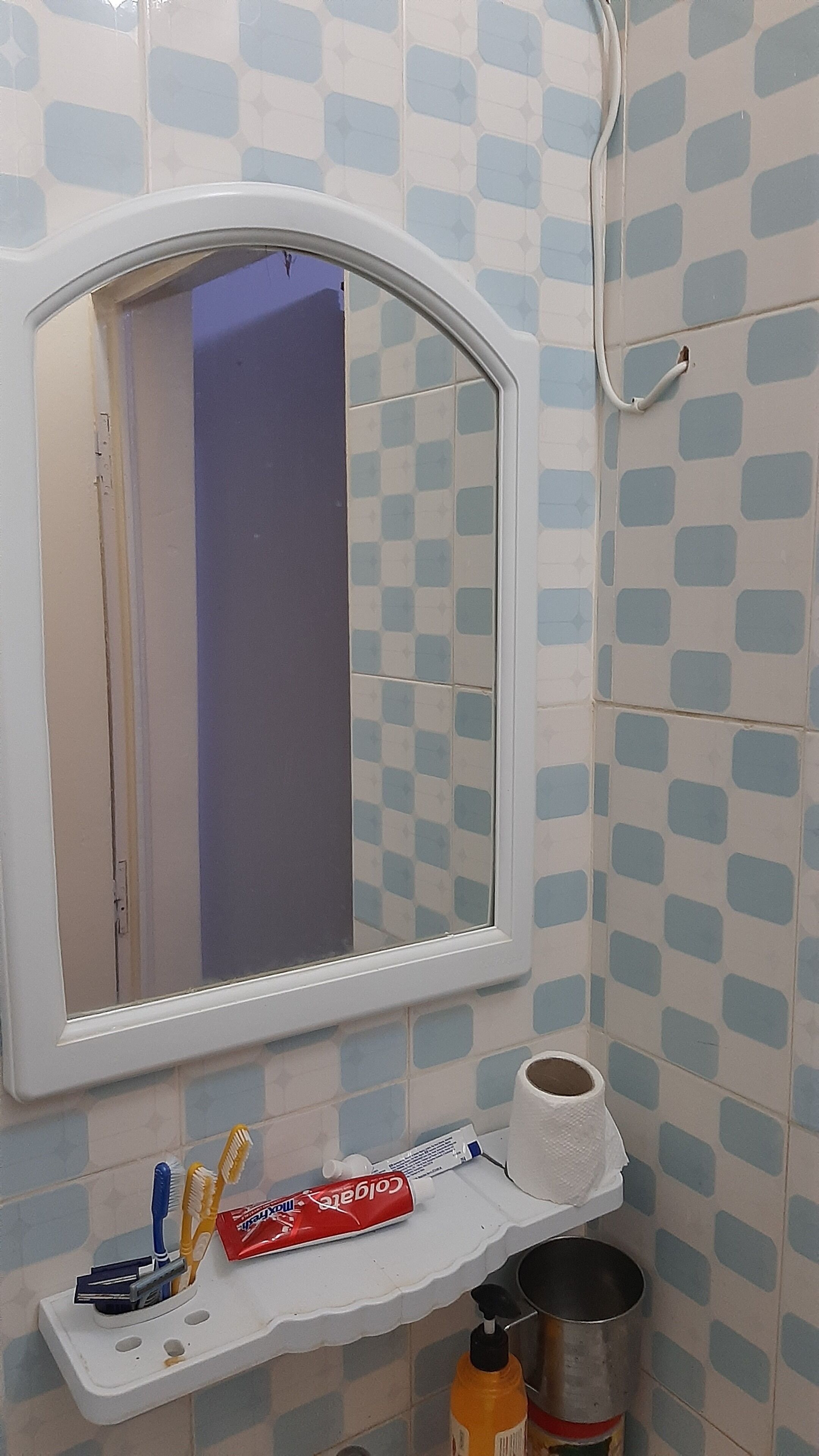 Shower, free toiletries, towels