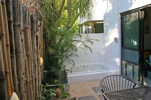 Outdoor spa tub - Aqua 5 by Pto. Morelos Mex (Puerto Morelos)