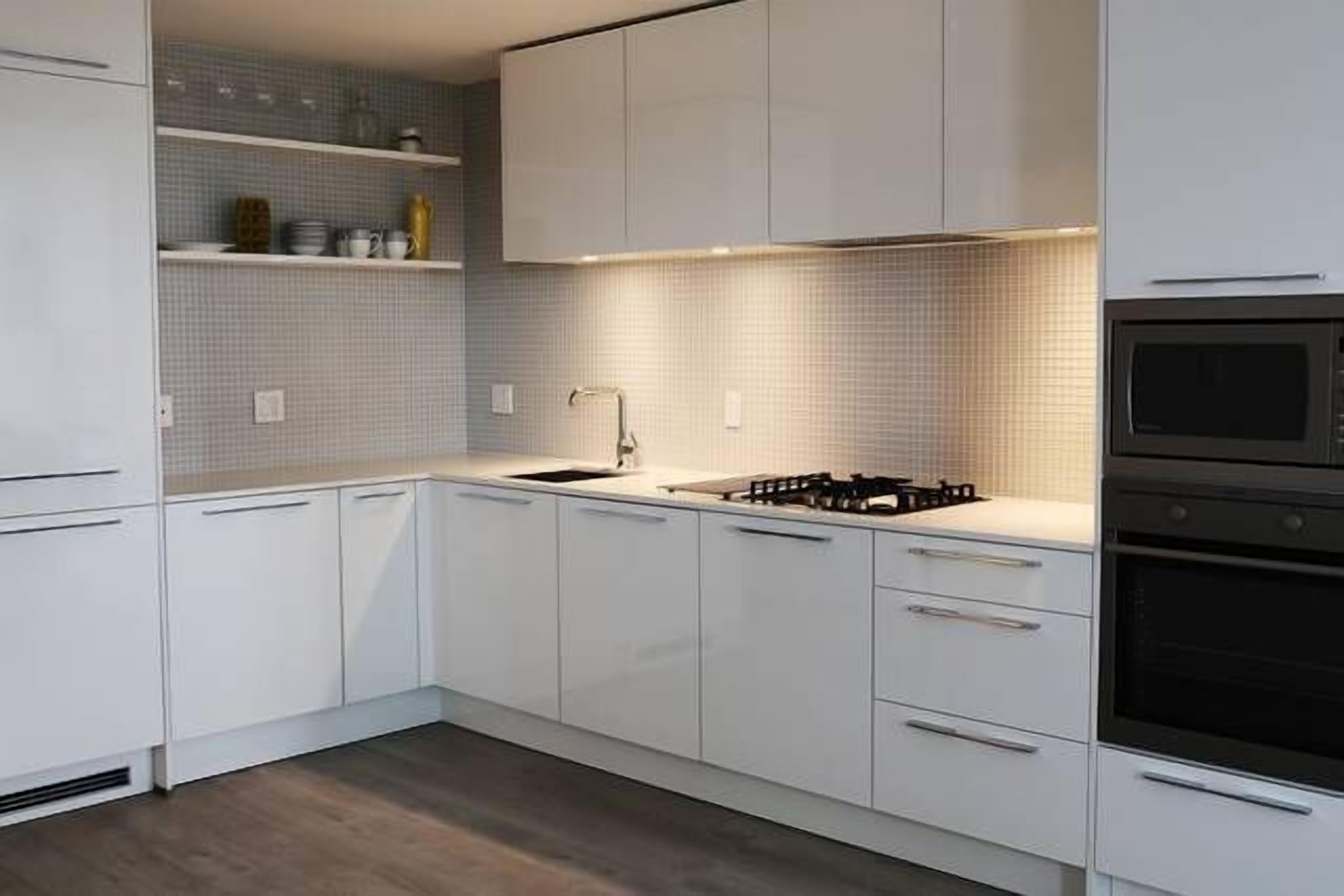 Condo, 2 habitaciones, cocina | Cocina privada | Refrigerador con congelador, microondas, horno y parrilla de estufa 