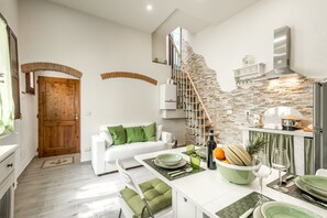 Apartment, 2 Bedrooms | In-room dining