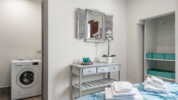 Apartment, 2 Schlafzimmer | 2 Schlafzimmer, individuell eingerichtet, Schreibtisch