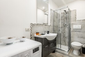 Apartment, 2 Bedrooms | Bathroom | Shower, free toiletries, hair dryer, towels