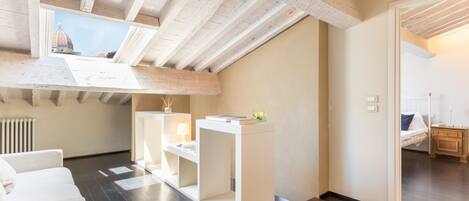 Apartment, 2 Schlafzimmer (Duomo view) | Wohnbereich | Flachbildfernseher