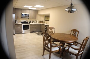 Suite ejecutiva | Servicio de comidas en la habitación