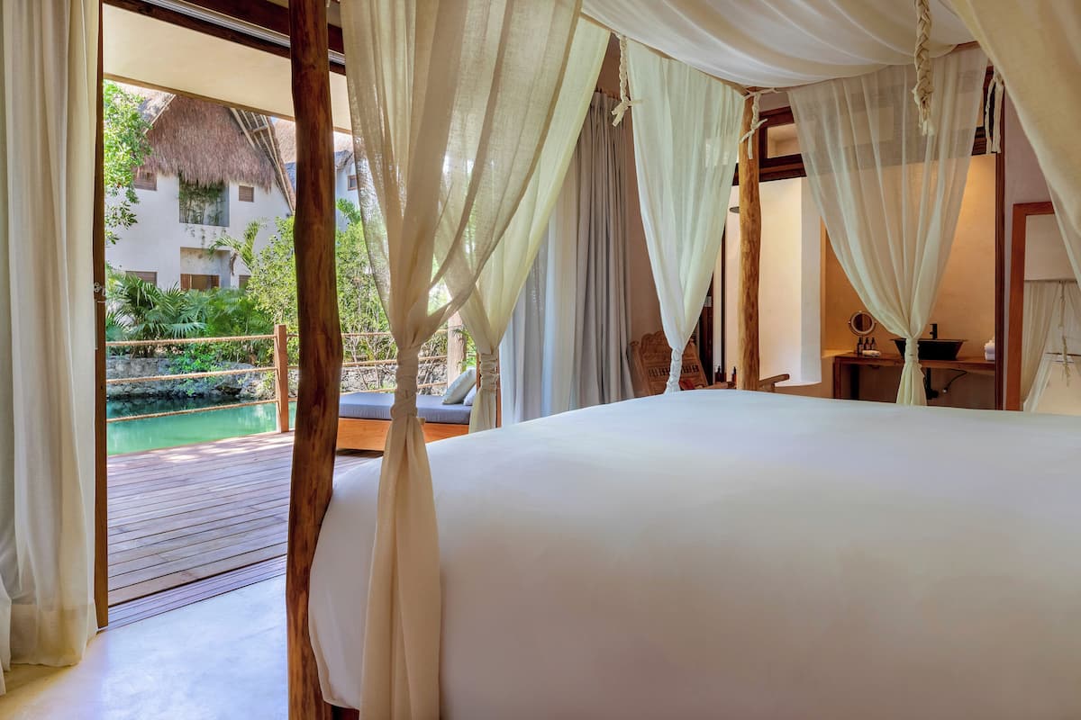 1 bedroom, Egyptian cotton sheets, premium bedding, down duvets