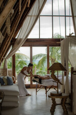 Couples treatment rooms, body treatments, hot stone massages