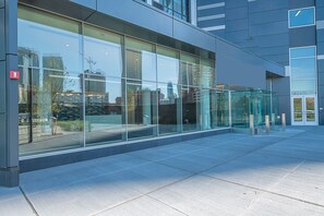 Property entrance - Dream Home Luxury Suites (Jersey City)